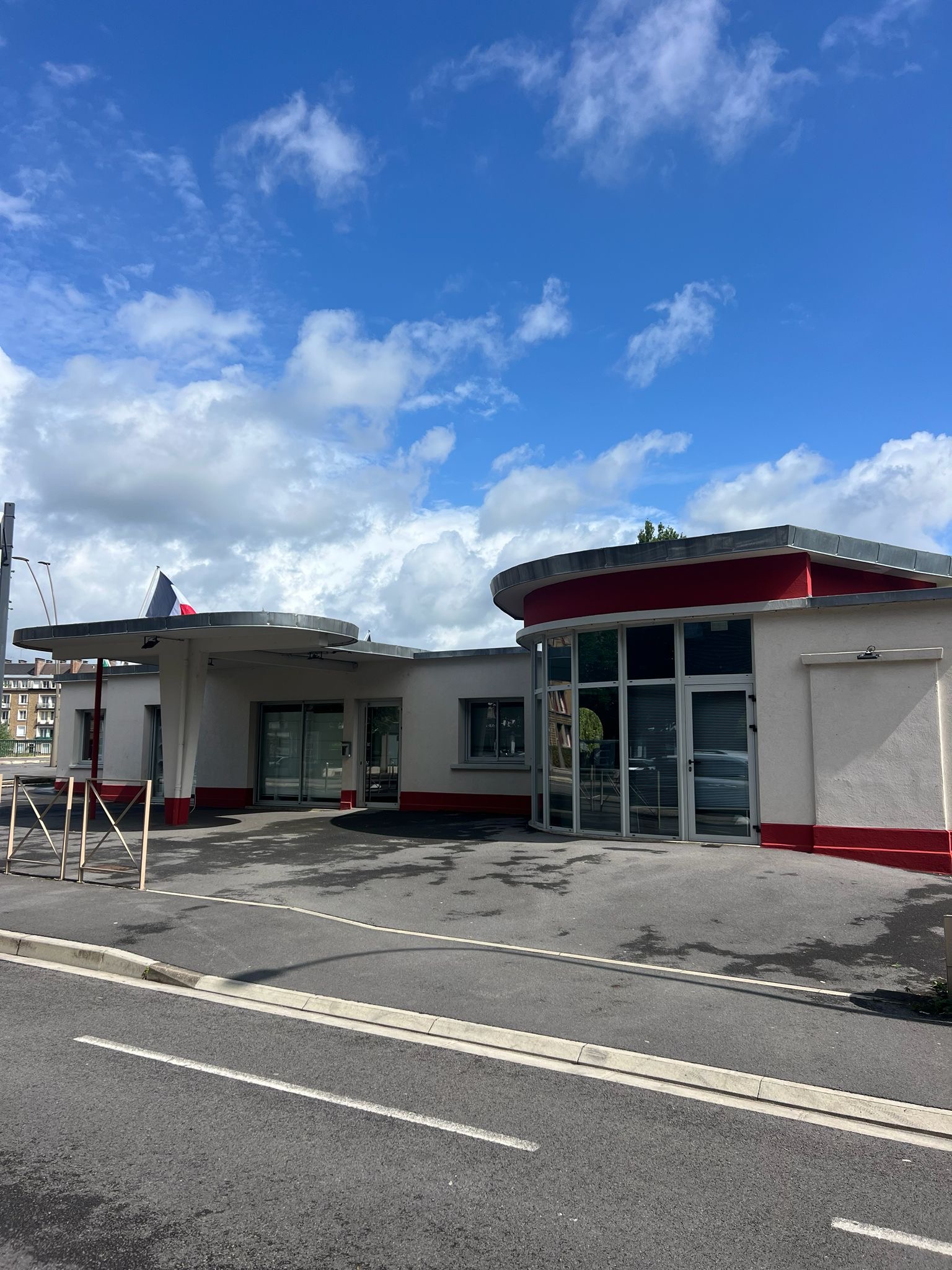 UNE SUPÉRETTE VA PRENDRE LA SUITE DU MEL’S DINNER
