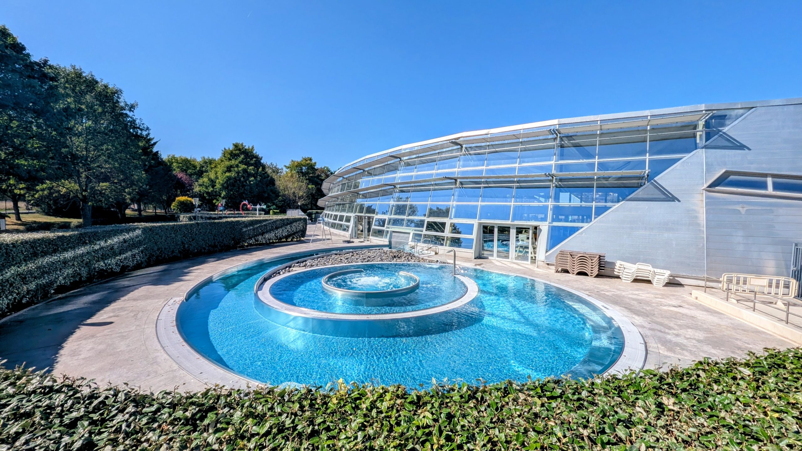 LA TUILE : LE GRAND BASSIN DU CENTRE AQUATIQUE FERMÉ