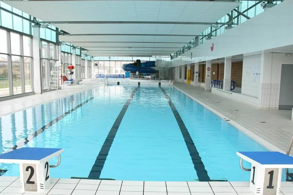 FERMETURE DU CENTRE AQUATIQUE : LES RAISONS ÉVOQUÉES DIVISENT