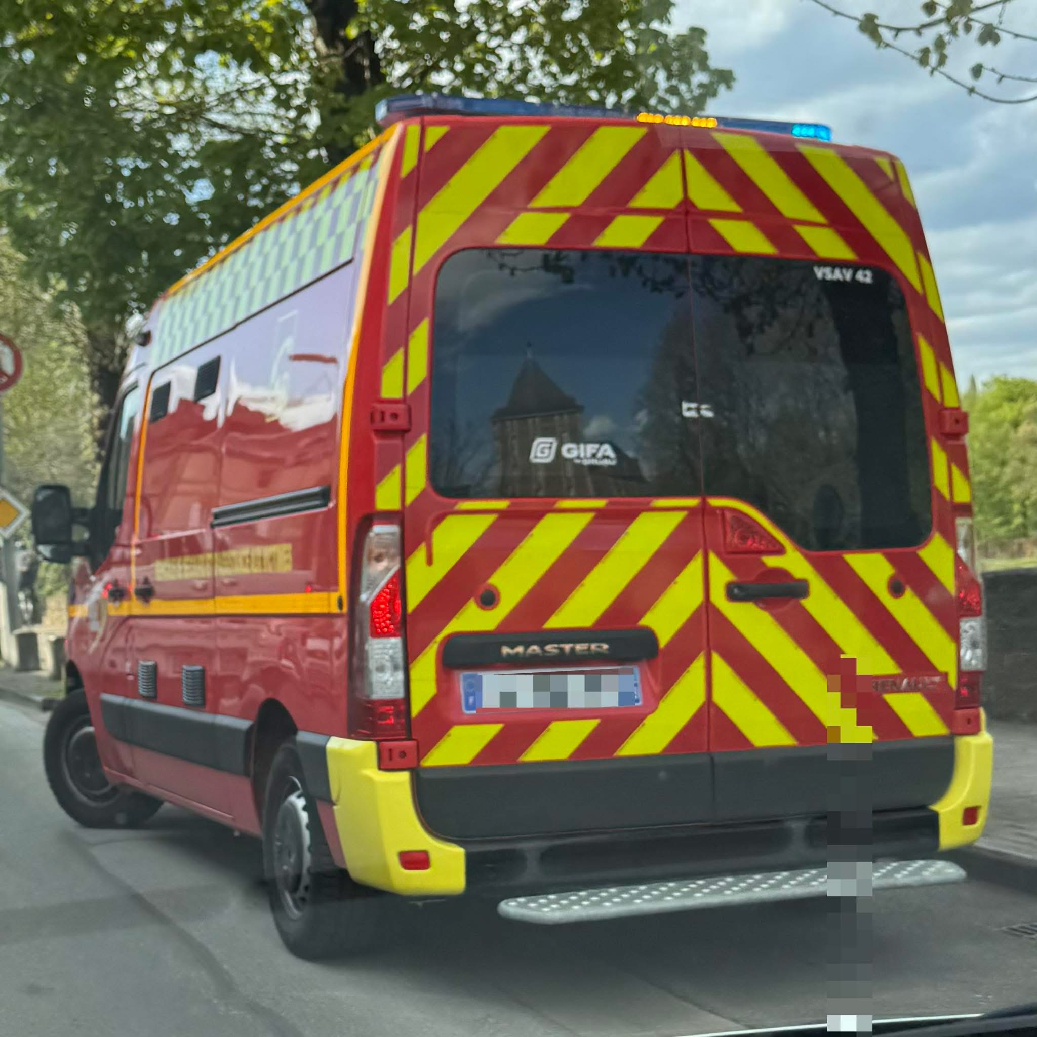 UN FEU D’APPARTEMENT MAÎTRISÉ GRÂCE À L’INTERVENTION RAPIDE D’UN TÉMOIN
