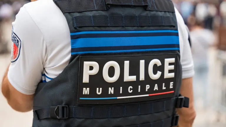 RODÉO URBAIN À LA RONDE COUTURE : UN MOTARD BLESSÉ APRÈS UNE COURSE-POURSUITE AVEC LA POLICE MUNICIPALE