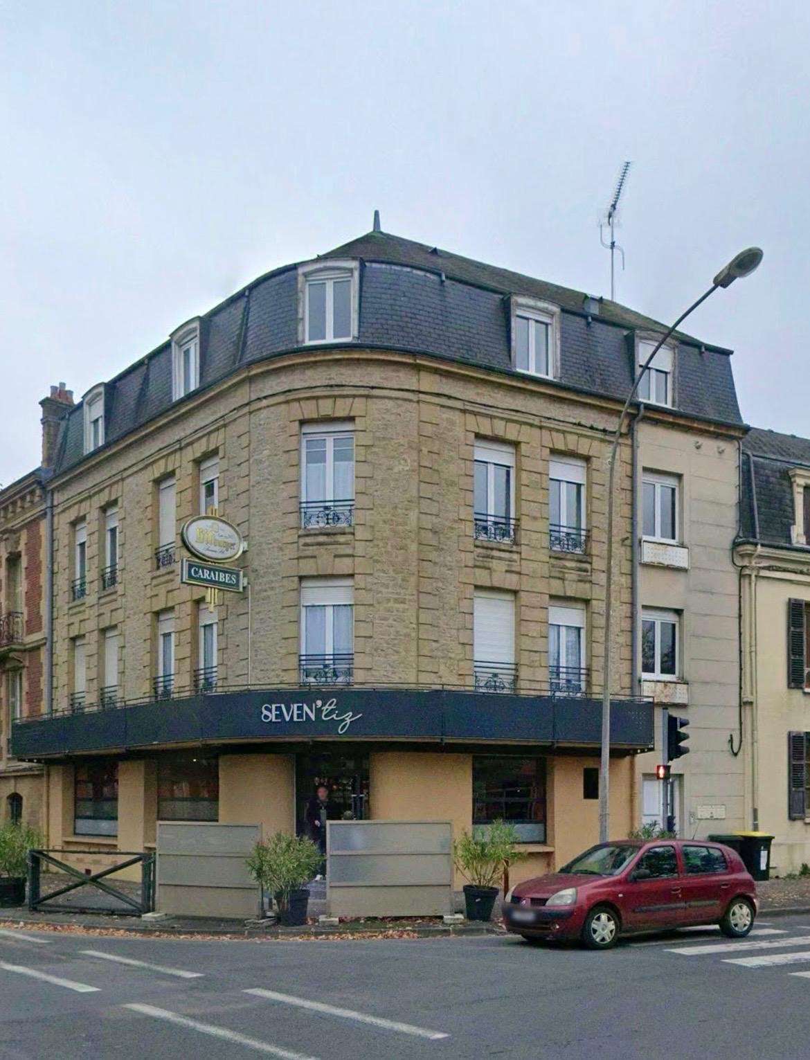 ATTAQUE DU BAR LE SEVEN’TIZ : LE JUGEMENT DE CINQ HOMMES RENVOYÉ EN NOVEMBRE