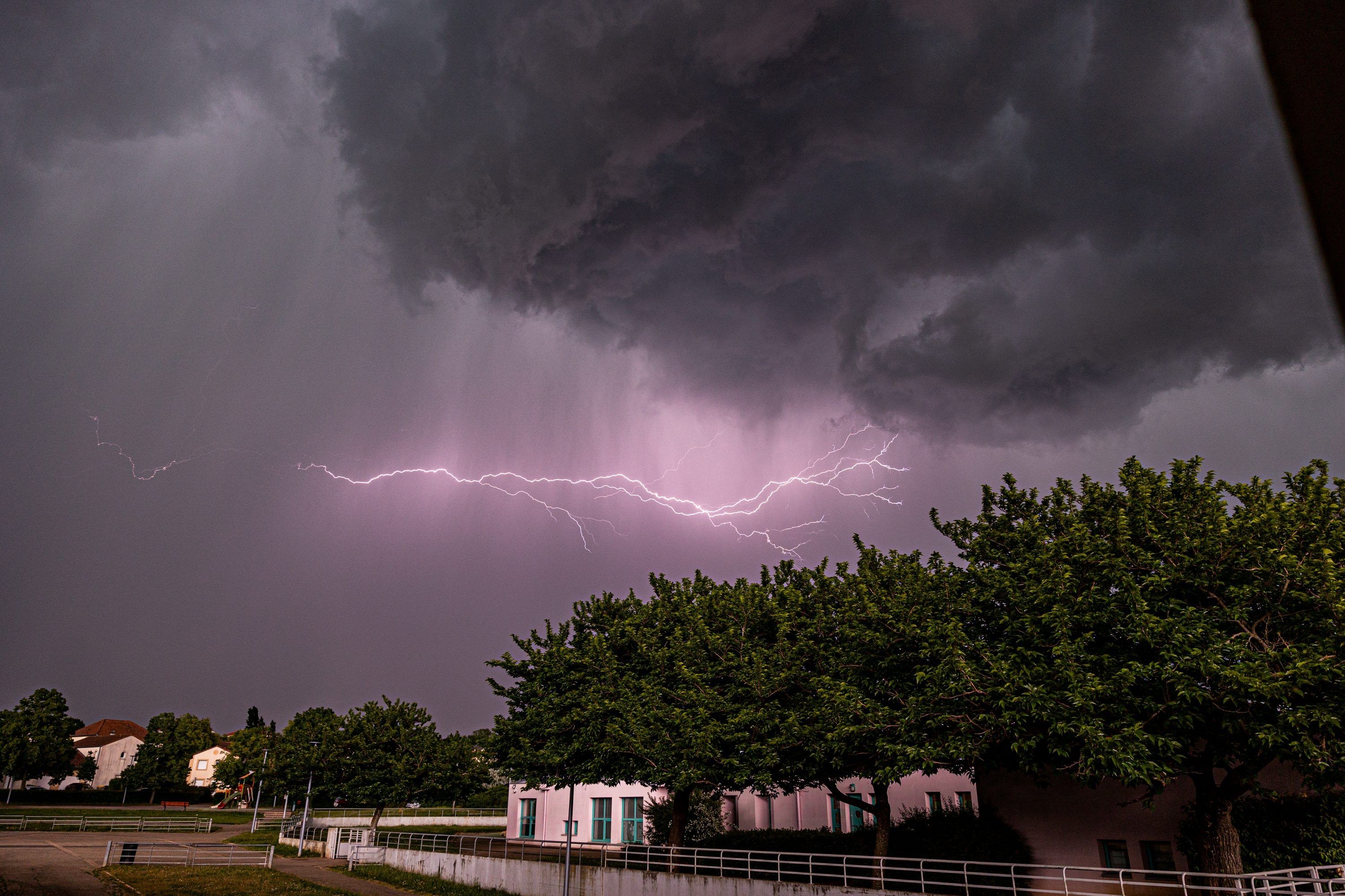 ALERTE JAUNE AUX ORAGES : LE DÉPARTEMENT PLACÉ SOUS VIGILANCE