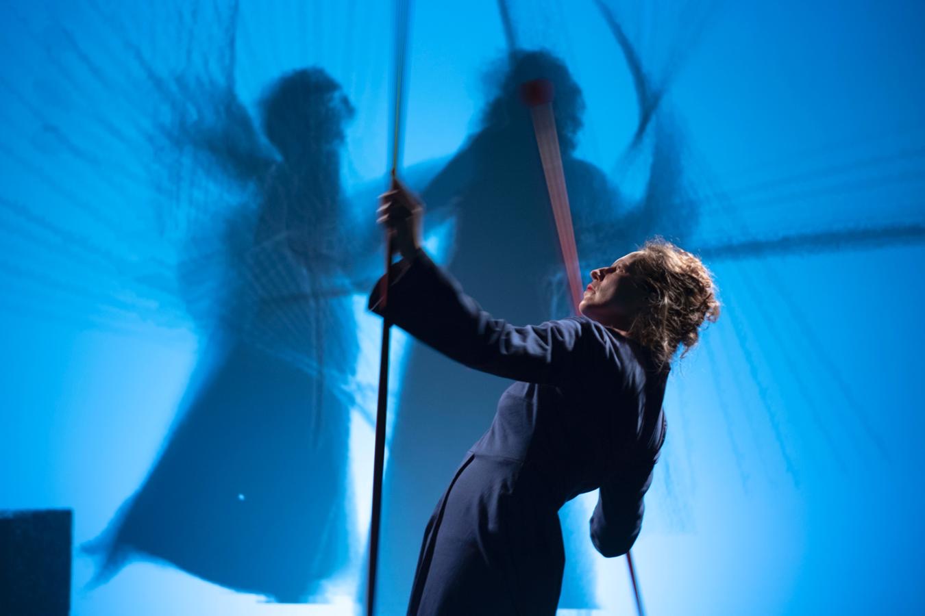 « PETIT TRAIT » : UN SPECTACLE POÉTIQUE ET GRATUIT PROPOSÉ À LA SALLE DES FÊTES